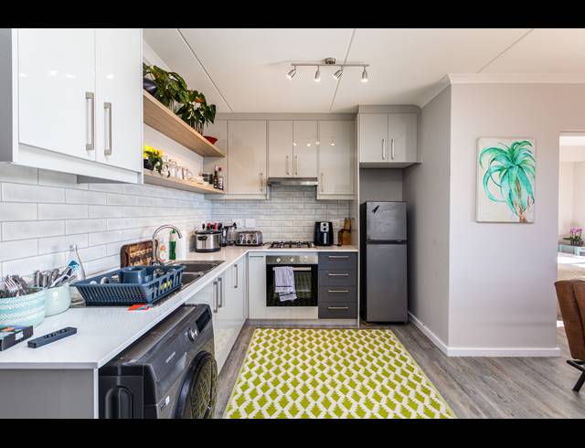 1 BEDROOM APARTMENT FOR SALE IN TABLE VIEW